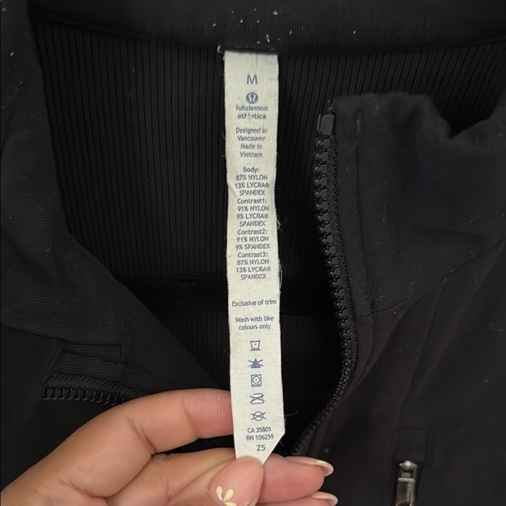 lululemon athletica Men's Black Zip Up Jacket - Picture 2 of 3